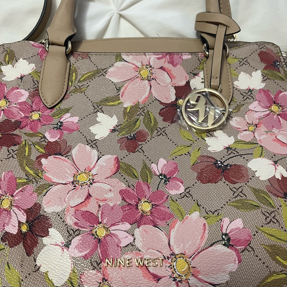Nine West paisley jet set Crossbody Bag - Picture 2 of 5